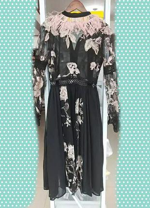 Шикарне вечірнє плаття, в квітах та з пір'ям. вечірнє плаття, квіти, пір'я