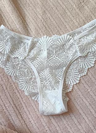 Жіночі трусики з мереживом