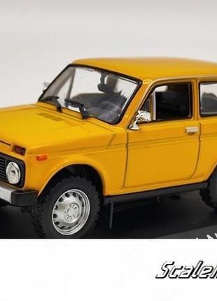 Масштабна модель ваз-2121 «нива» (1978). legendarni automobili. масштаб 1:43