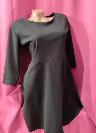 Чорна коротка сукня