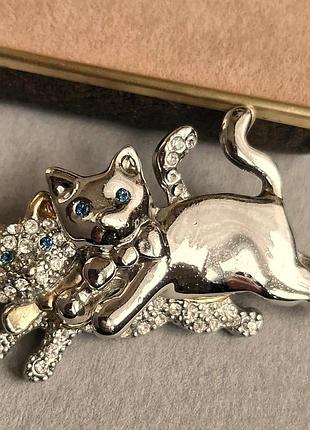 Очаровательная винтажная брошь в виде двух игривых котиков. ⚜️