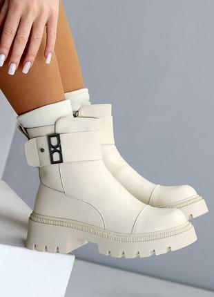 Зимние молочные/беж натуральные кожаные женские ботинки/полусапоги