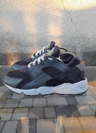 Кроссовки nike air huarache black
размер 44.5 длина стельки 28.5 см
состояние хорошее
