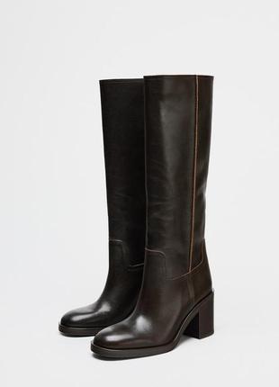 Шкіряні чоботи на широких підборах