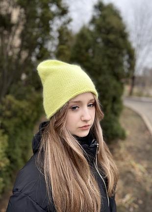 Яскрава неонова шапка, вʼязана ангорова шапка біні з пуху норки, ручна робота
