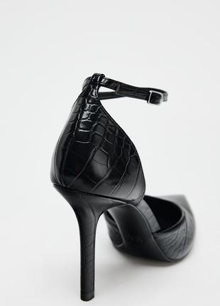 Туфли на каблуке с ремешком сзади4 фото