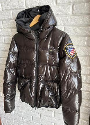 Женский зимний коричневый лаковый пуховик blauer Ausa down