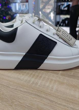 Кросівки guess