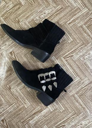 Чобітки козачки bershka