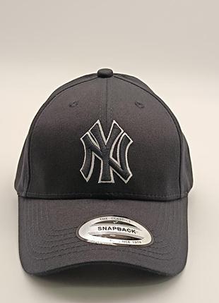 Бейсболка yankees чорна з білим надписом
