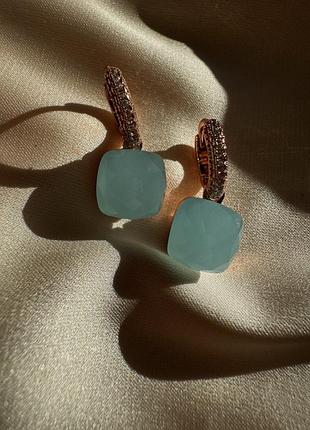 Серьги в розовом золоте с камнем