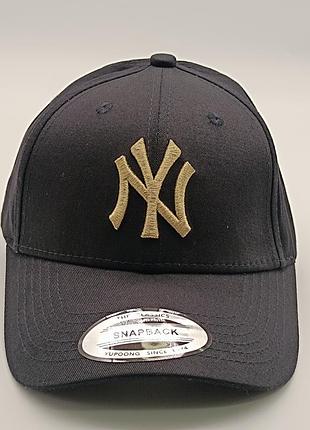 Бейсболка yankees чорна із золотим надпичом