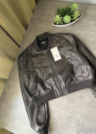 Бомбер кожаный zara с вытертым эффектом куртка-жаная