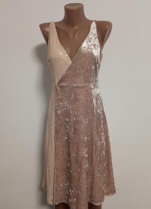 Бархатное вечернее платье с пайетками