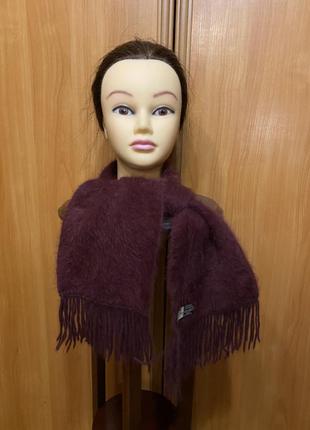 Невеликий пухнастий ангоровий шарф