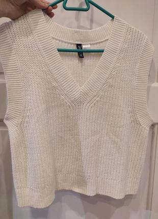 Жилет молочного кольору