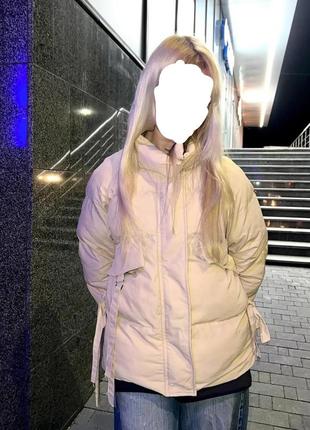 Курточка бежевого цвета