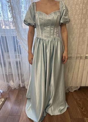 Вечернее платье