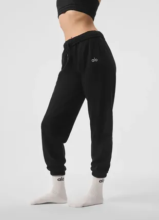 Alo yoga accolade sweatpant чорні широкі спортивні штани на манжетах