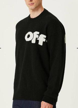 Чорний чоловічий брендовий светр з принтом