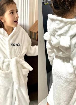 Дитячий махровий халат на запах з капюшоном з кишенями з поясом з вишивкою з переду