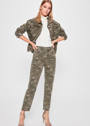 Джинсы мом pull bear