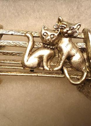 Вінтажна брошка ajc