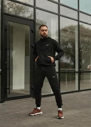 Спортивный костюм: кофта, штаны и борсетка