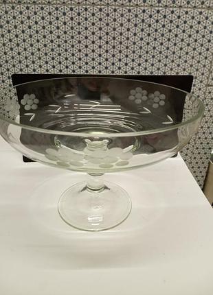 Фруктовная хлебница на ножке