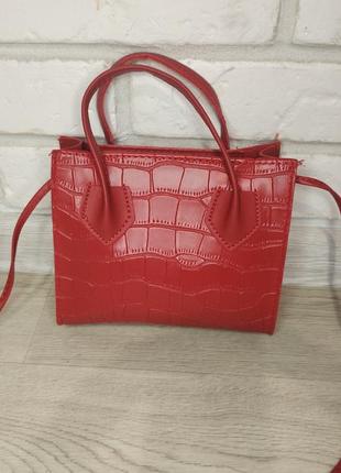 Красная мини-сумочка. 2