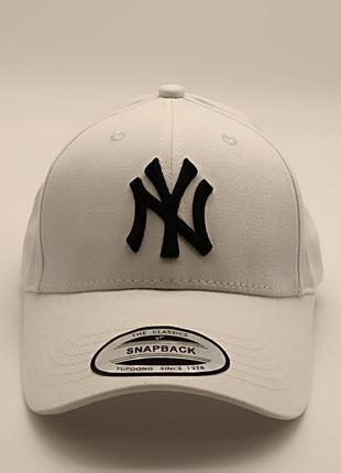 Бейсболка yankees біла