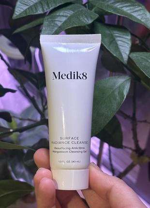 Medik8 surface radiance cleanse - гель для умывания с ана-кислотами и экстрактом мангостана