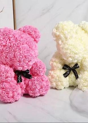 Красивый медведь из искусственных роз5 фото