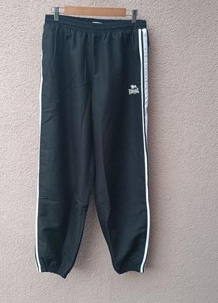 Черные спортивные штаны lonsdale london