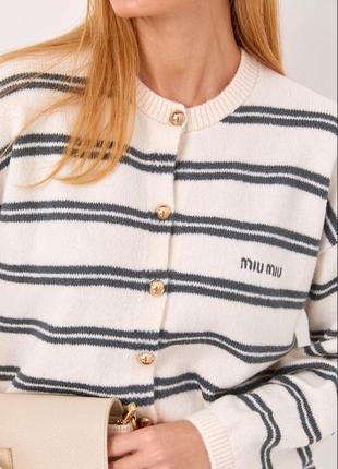 Кардиган с надписью miu miu в горизонтальную полоску