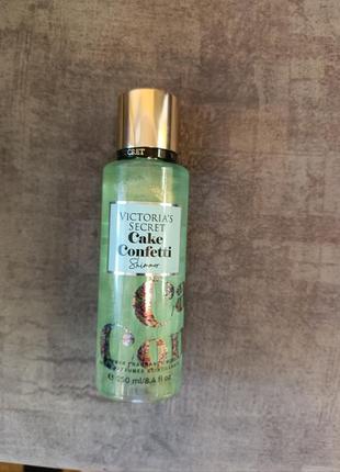 Парфюмированный спрей для тела victoria’s secret cake confetti shimmer 250 мл в стиле бренда