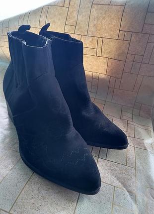 Замшевые короткие казаки