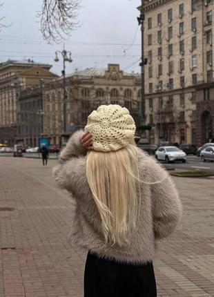 Зимний берет экрю