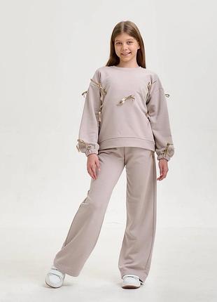 Весняний костюм для дівчинки