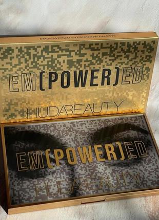 Палетка тіней huda beauty empowered eyeshadow palette5 фото