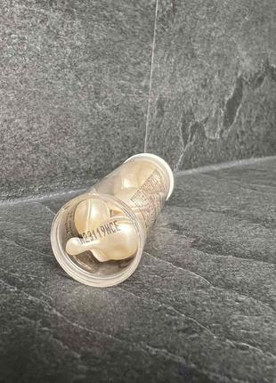 Оригінал зволожувальна сироватка з гіалуроновою кислотою elizabeth arden hyaluronic acid ceramide capsules hydra-plumping serum3 фото
