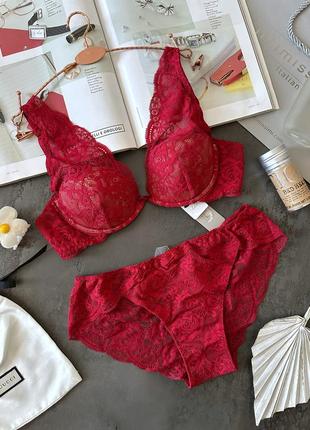 Вишуканий мереживний комплект білизни від intimissimi