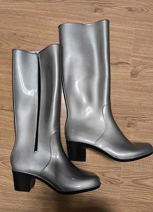 Резиновые сапоги