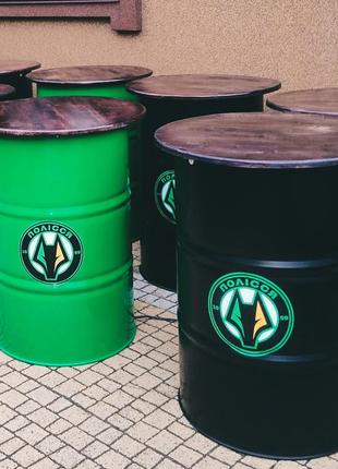 Уличный стол из бочки для кофейни с вашим логотипом. брендированые бочки.