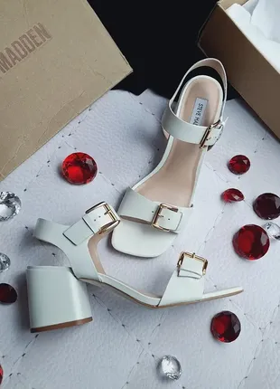 Steve madden оригінал світло-бежеві шкіряні босоніжки на підборах з регульованою повнотою