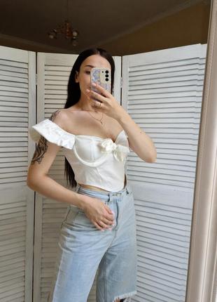 Розкішний топ на плечі від saint genies