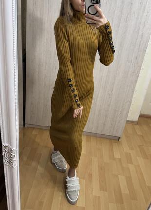 Гарна сукня в рубчик