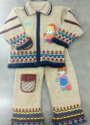 Плотный детский костюмчик