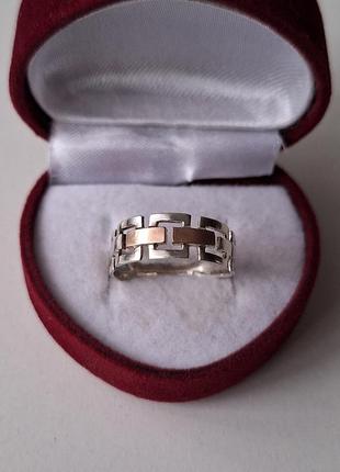 Серебряное кольцо с золотом. серебро 925 трезубец. золото 375 проба.
