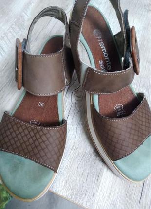 Босоніжки жіночі